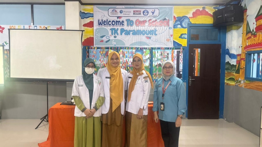 Foto berama Pemateri dan Kepala sekolah TK Paramount